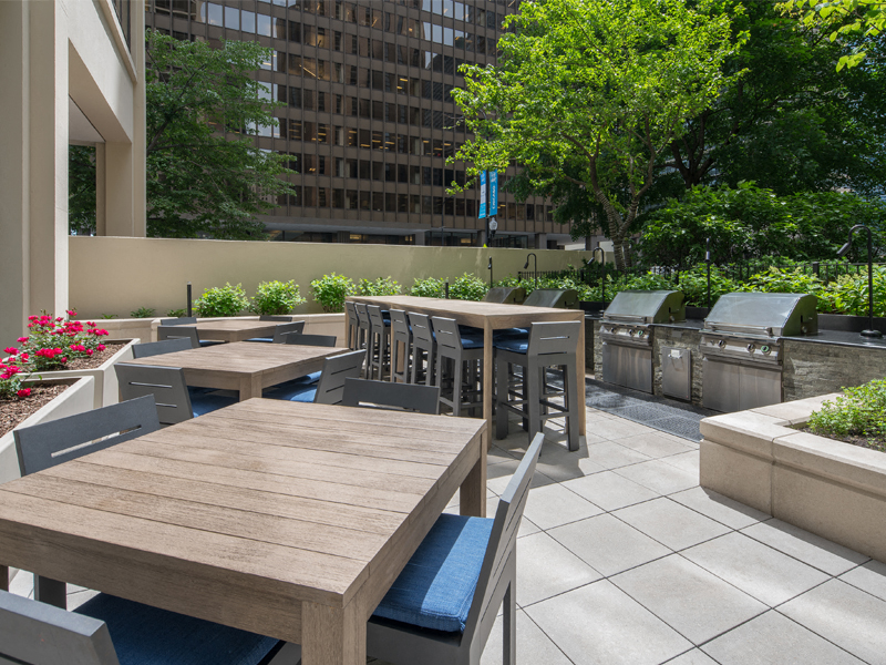 Grill Stations at Columbus Plaza, Chicago, IL, 60601