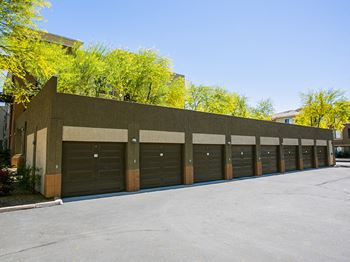 Detached Garages at Mesa, Arizona Apartment Near University of Phoenix