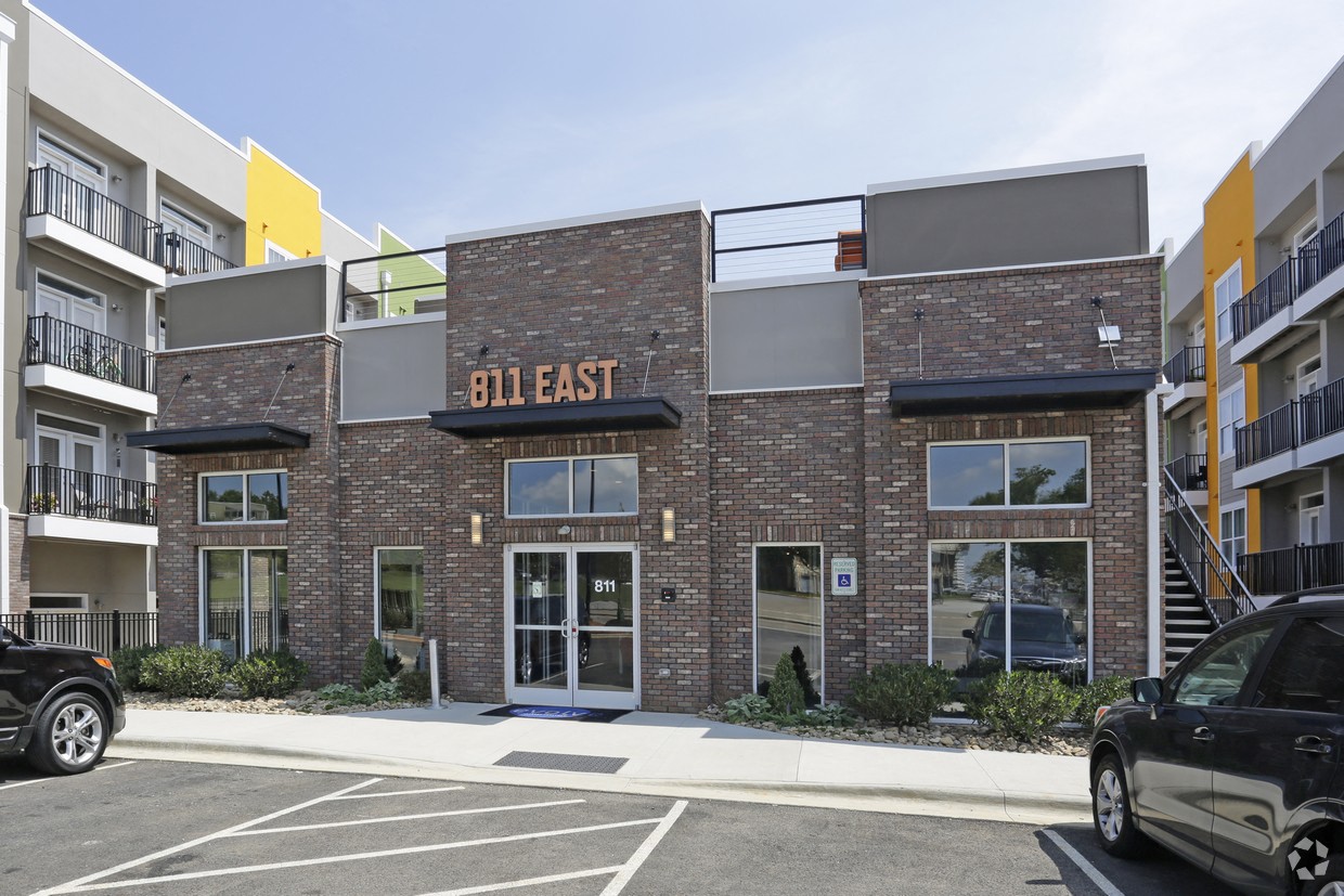 811 EAST DOWNTOWN is a similar property to 917 Graves Street located in Knoxville