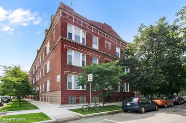 2645-47 N. Fairfield Ave. 2-3 Beds Apartment for Rent Photo Gallery 1