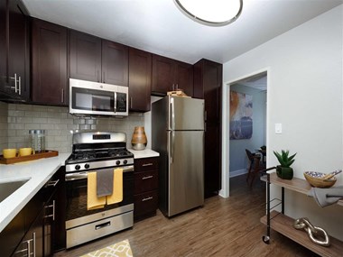 200 N. Grand Avenue 1-3 Beds Apartment for Rent Photo Gallery 1