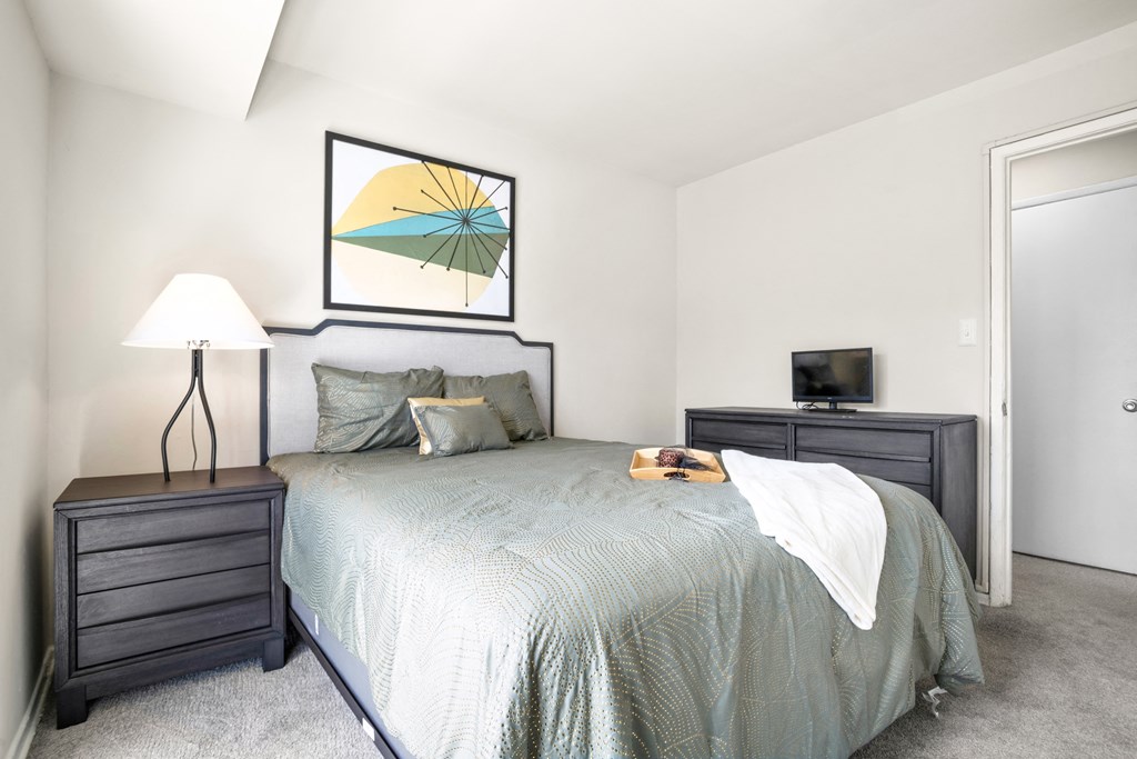 a bedroom with a bed and two night stands