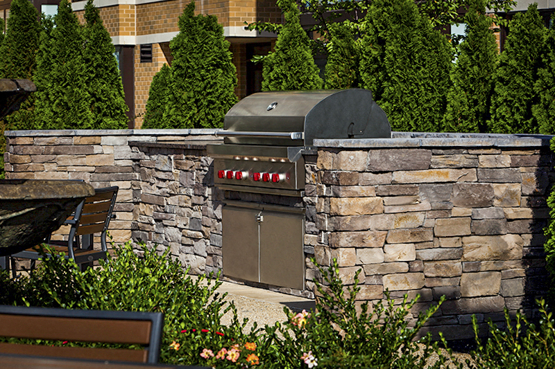 Palisades of Arundel Preserve outdoor grill and dining space