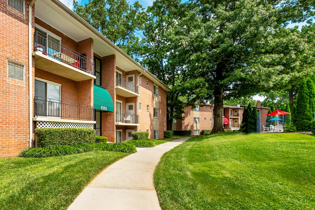 our apartments have a spacious courtyard with green grass and trees
