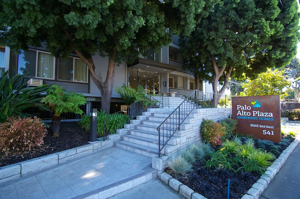 the building in which the hotel is located