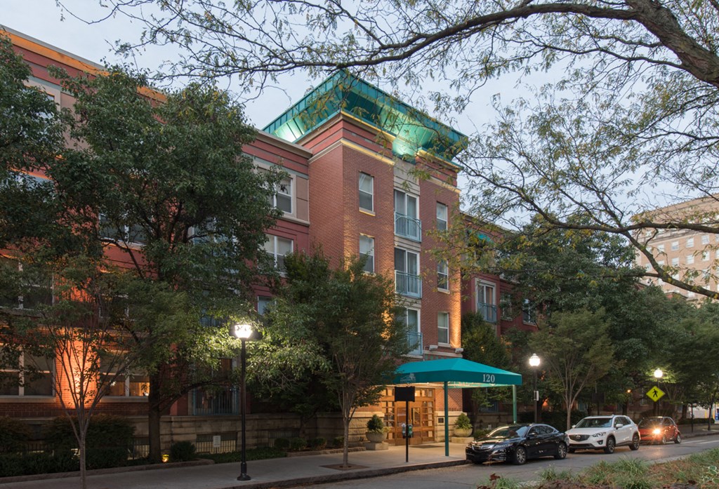 the building in which the hotel is located