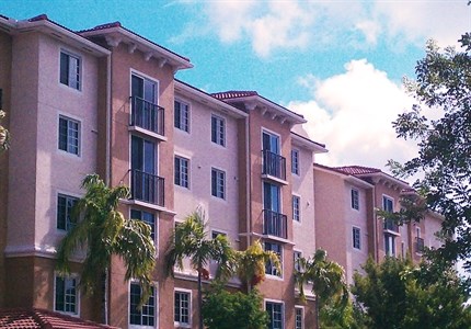 Lakeside Commons Apartments 550 Executive Center Dr West