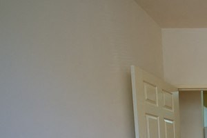 Bedroom with closet and entrance to hallway - Photo Gallery 5