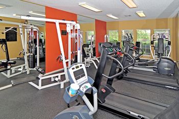Fitness Center at Hunter's Hill Apartments in Dallas, TX