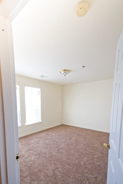 entrance to bedroom with carpeted floors and white walls