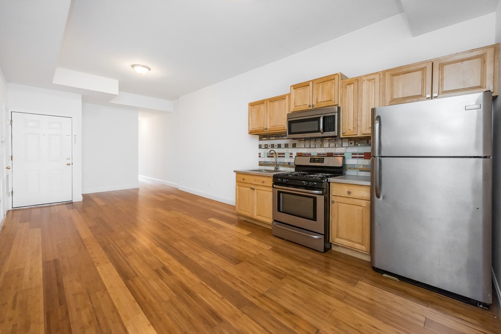 the preserve at ballantyne commons apartment kitchen with stainless steel appliances