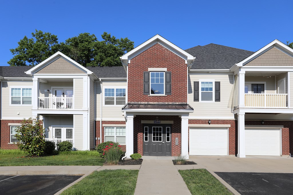 A row of townhouses with a clear blue sky above them.