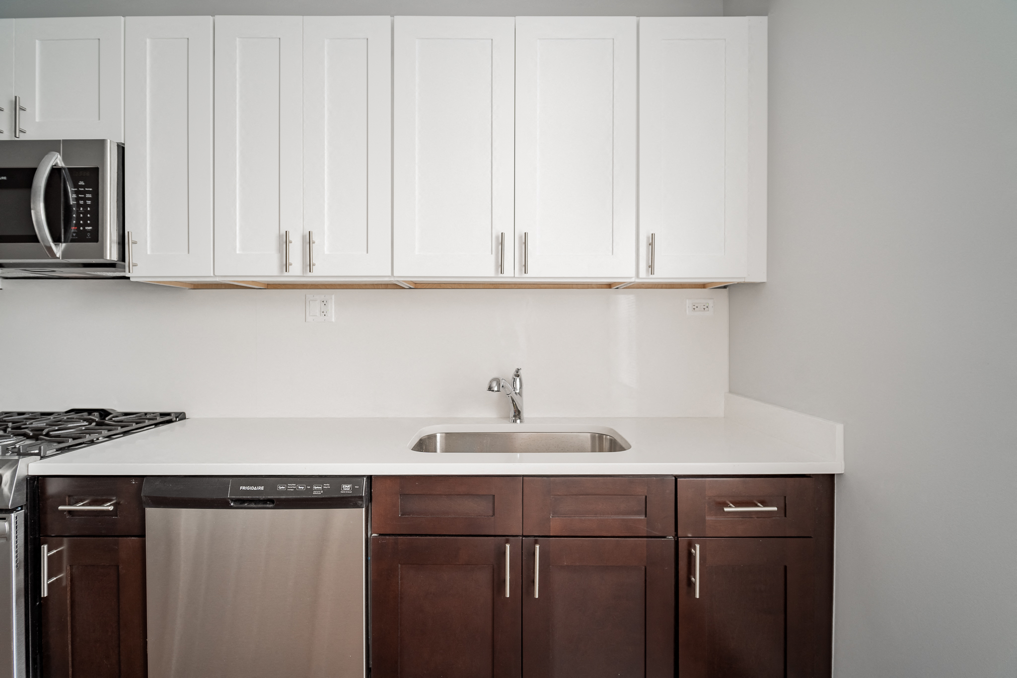 Updated Kitchen Quartz Countertop/Backsplash 5162-2B