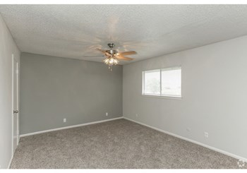845 S Business IH-35 Studio-2 Beds Apartment for Rent - Photo Gallery 15