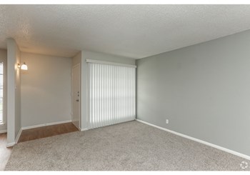 845 S Business IH-35 Studio-2 Beds Apartment for Rent - Photo Gallery 17