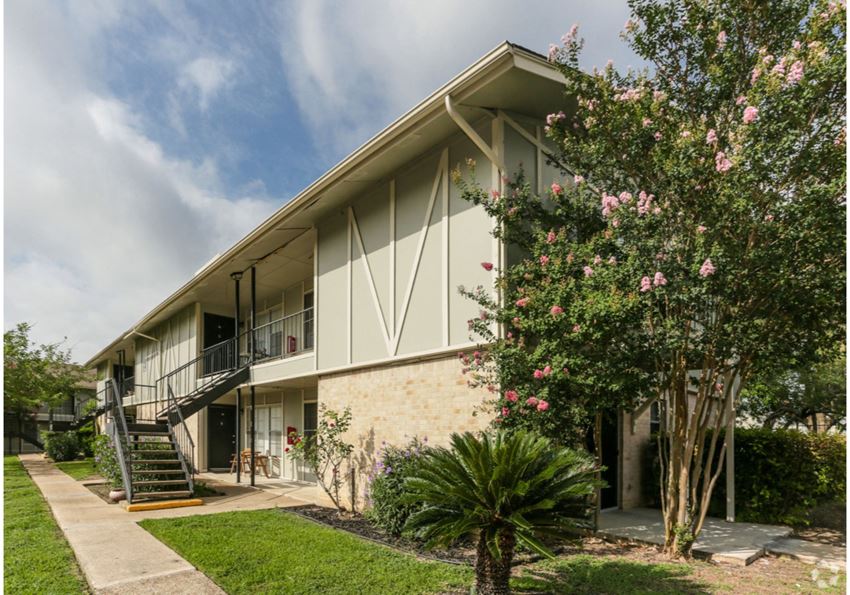 845 S Business IH-35 Studio-2 Beds Apartment for Rent - Photo Gallery