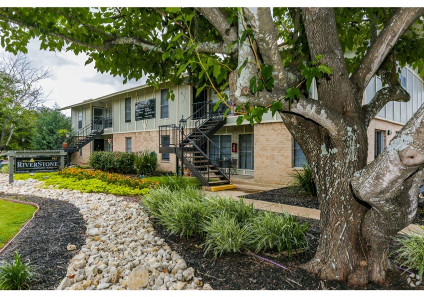 845 S Business IH-35 Studio-2 Beds Apartment for Rent - Photo Gallery