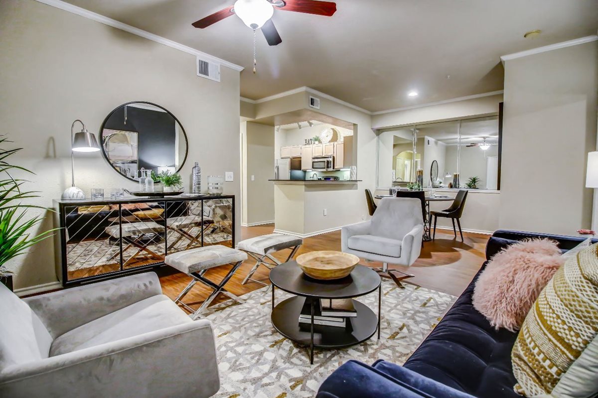 Colonnade At Willow Bend Apartments