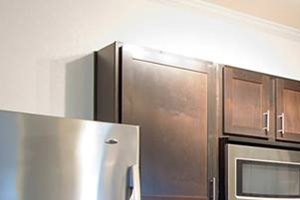 Kitchen With Espresso Cabinetry and Stainless Steel Appliances at Town Center at Lake Carolina Apartments, Columbia, SC 29229