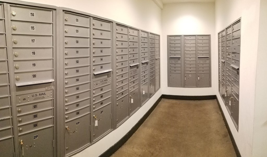 a bunch of lockers in a room