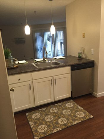 Counter Tops Counter Tops at Stonefarm Apartments, New Hampshire - Photo Gallery 4