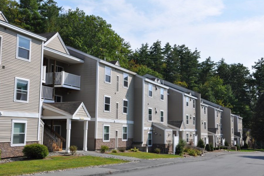 External Apartment View at Stonefarm, Apartments New Hampshire, 03766