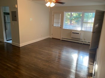 Goodmans Crossing 1-2 Beds Apartment for Rent - Photo Gallery 4