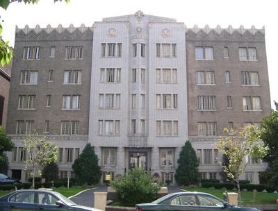 a large building with cars parked in front of it