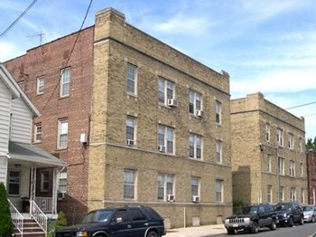 625 Elm Street 1-2 Beds Apartment for Rent - Photo Gallery 2