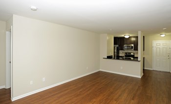 156 East Cedar Street 1-2 Beds Apartment for Rent - Photo Gallery 4