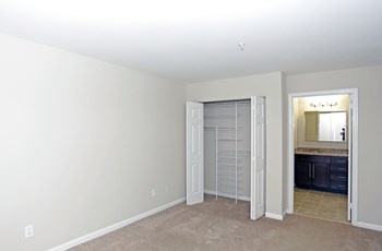 156 East Cedar Street 1-2 Beds Apartment for Rent - Photo Gallery 5