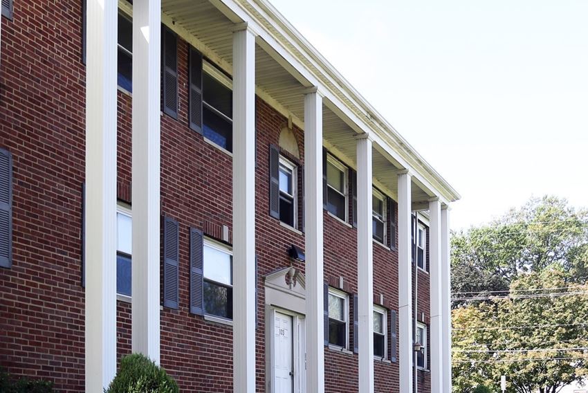 Haddon Hills . Apartments, 210 W. Crystal Lake Avenue, Haddonfield, NJ