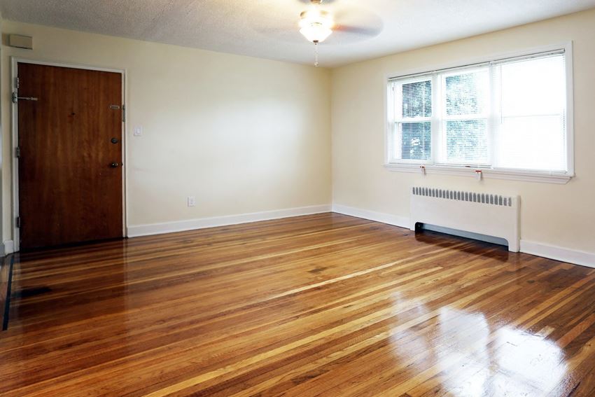 Haddon Hills . Apartments, 210 W. Crystal Lake Avenue, Haddonfield, NJ