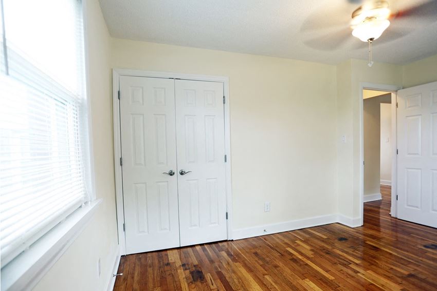 Haddon Hills . Apartments, 210 W. Crystal Lake Avenue, Haddonfield, NJ