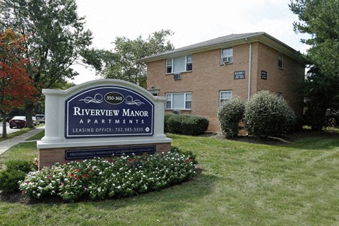 the apartments are located in the neighborhood