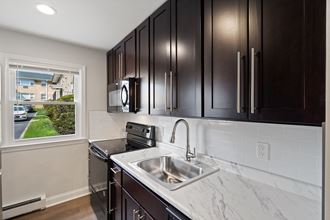 461 Heckman Street Apt. 103 1-2 Beds Apartment for Rent