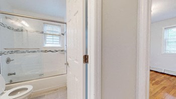 275-281 West Clinton Street 1-2 Beds Apartment for Rent - Photo Gallery 3