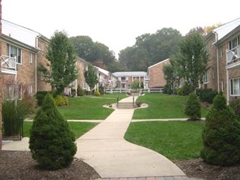 275-281 West Clinton Street 1-2 Beds Apartment for Rent - Photo Gallery 5