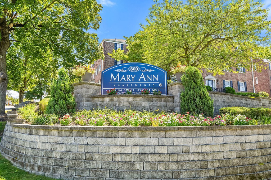 a sign that in front of a brick wall