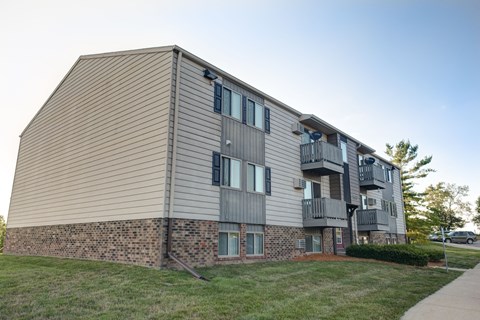 Exterior at Mason Hills Apartments in Mason, MI