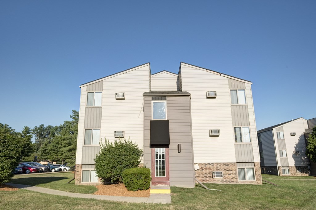 Exterior at Mason Hills Apartments in Mason, MI