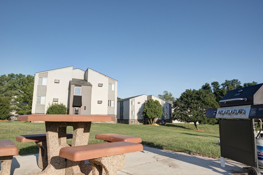 Exterior at Mason Hills Apartments in Mason, MI