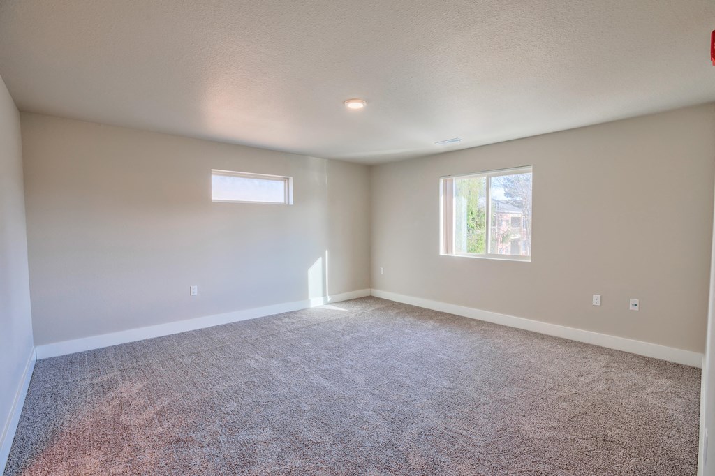 Large bedrooms at Verndale Apartments in Lansing, MI 