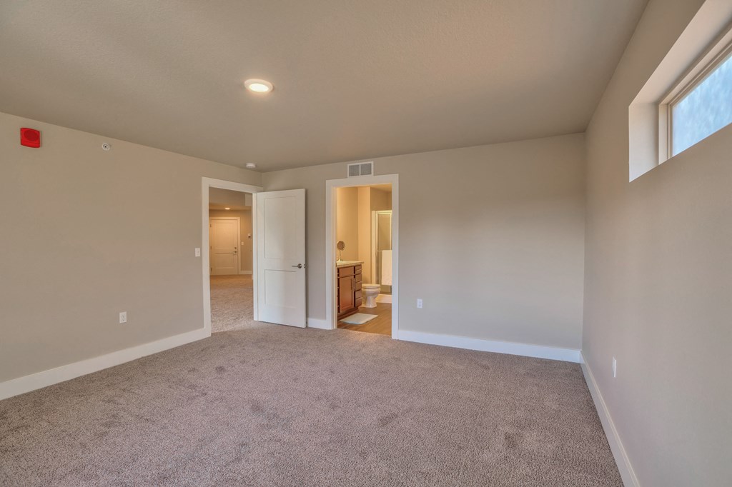 Large bedrooms at Verndale Apartments in Lansing, MI 