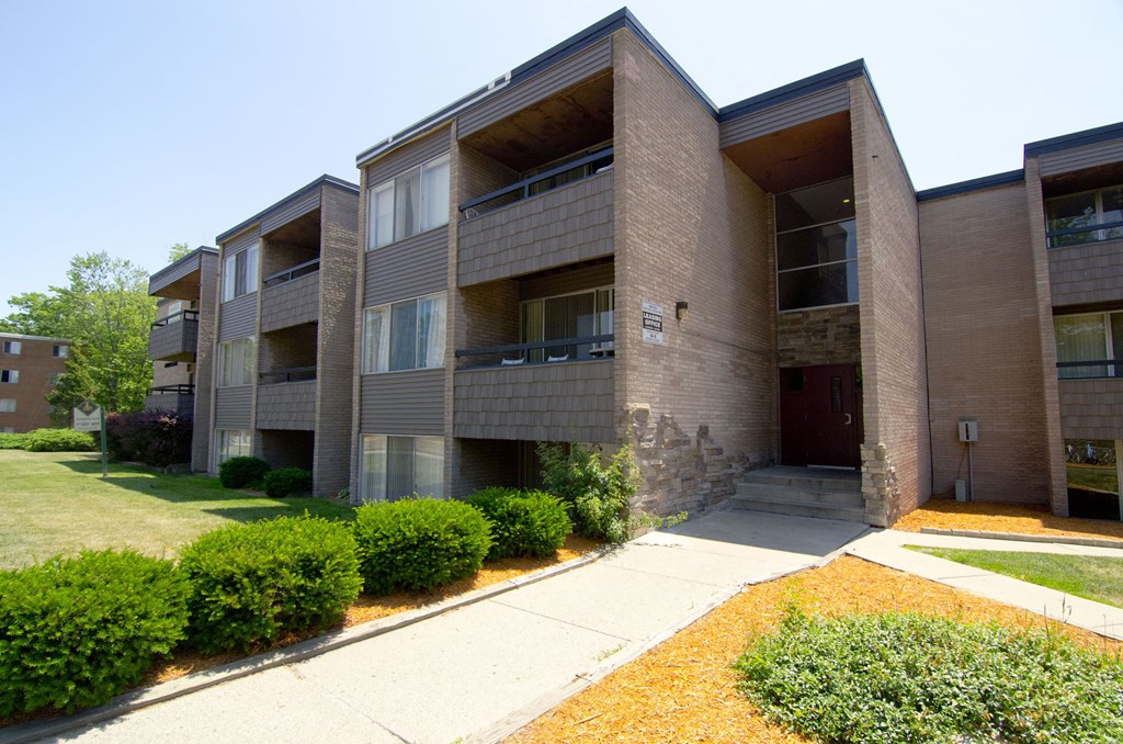 East Lansing Apartments Near Michigan State University | Americana B Apartments