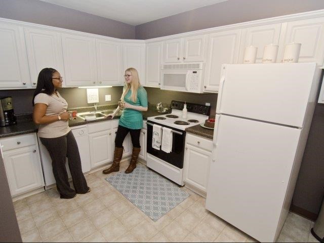 Spacious Kitchen in East Lansing Apartments near Michigan State University | Beechwood