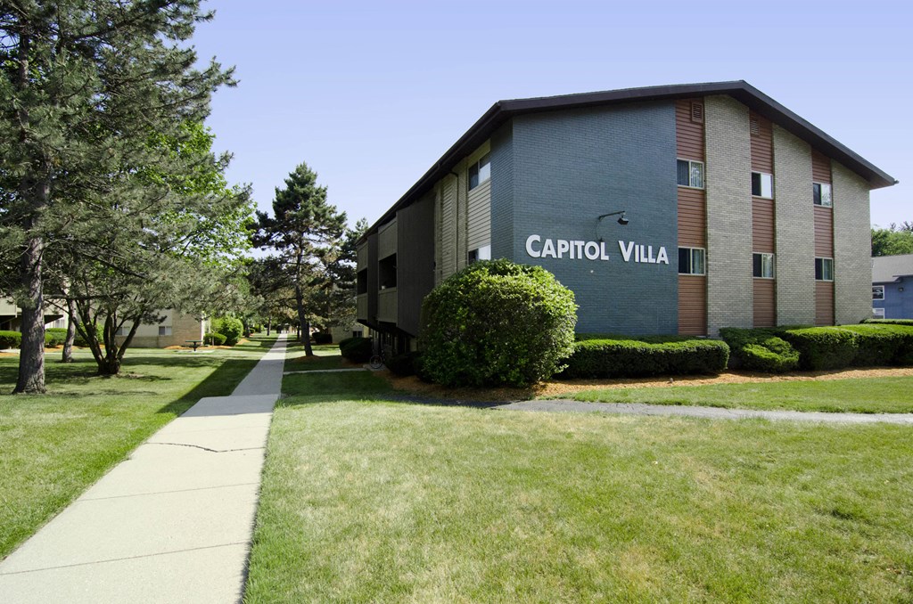 East Lansing Apartments near Michigan State University | Capitol Villa Apartments near MSU