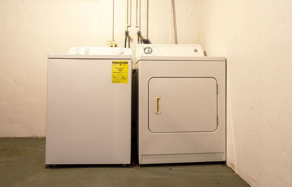 East Lansing Apartments | Carriage Hill East Apartments and Townhomes