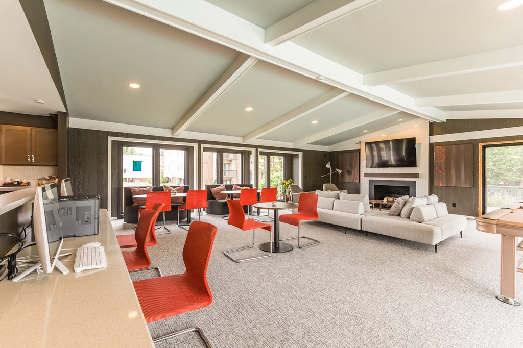 East Lansing Apartments | Carriage Hill East Apartments and Townhomes