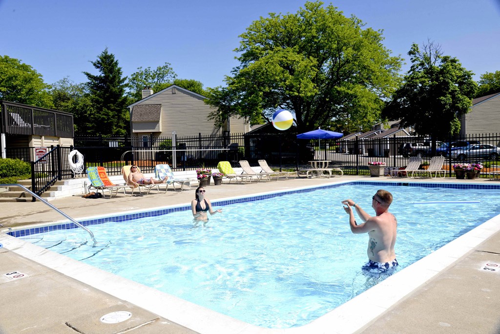 East Lansing Apartments | Carriage Hill East Apartments and Townhomes